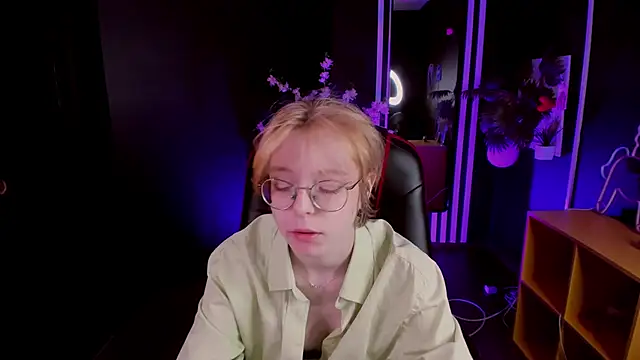 FoxxyyPolly online show from May 18, 5:35 am