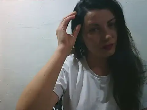 Snapshot of Brun3tt3n chatting on February 17, 5:53 pm Brun3tt3n online show from February 17, 5:53 pm