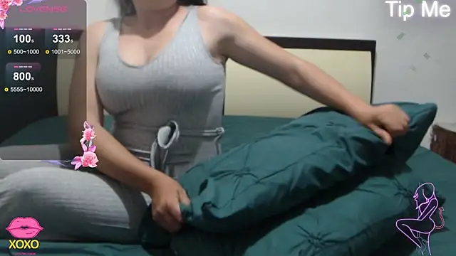 Snapshot of Brun3tt3n chatting on April 6, 7:59 pm Brun3tt3n online show from April 6, 7:59 pm