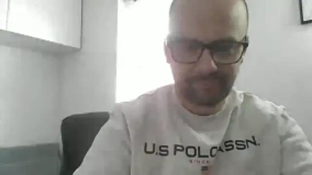 Snapshot of NakedAndrewHot chatting on May 15, 12:56 pm NakedAndrewHot online show from May 15, 12:56 pm