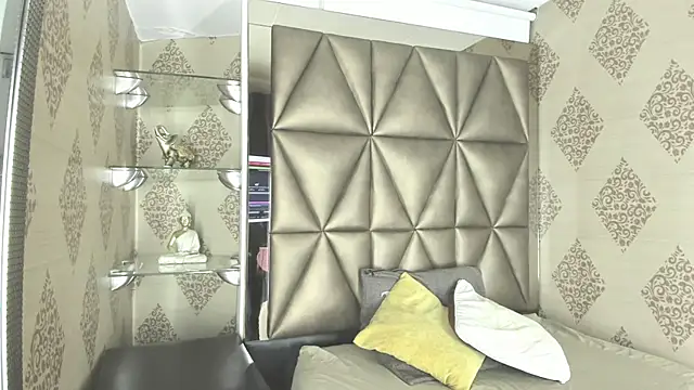 Snapshot of Violett_Carter chatting on May 27, 1:57 am Violett Carter online show from May 27, 1:57 am