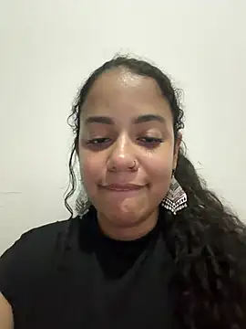Snapshot of saharariderr chatting on May 16, 2:19 am saharariderr online show from May 16, 2:19 am