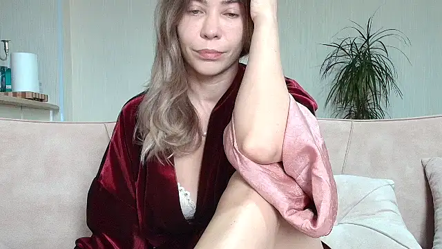 Snapshot of Gargona1 chatting on May 30, 4:42 am Gargona1 online show from May 30, 4:42 am