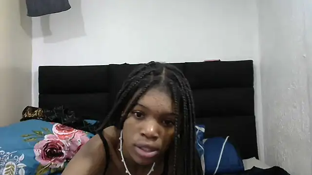 Snapshot of PetiteBarbie_05 chatting on May 29, 6:22 am PetiteBarbie 05 online show from May 29, 6:22 am