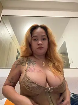 Snapshot of queenmia__ph chatting on July 13, 3:37 pm queenmia ph online show from July 13, 3:37 pm