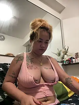 Snapshot of queenmia__ph chatting on July 16, 8:26 pm queenmia ph online show from July 16, 8:26 pm