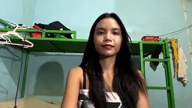 Snapshot of ValeryCatledge chatting on May 13, 2:03 pm ValeryCatledge online show from May 13, 2:03 pm