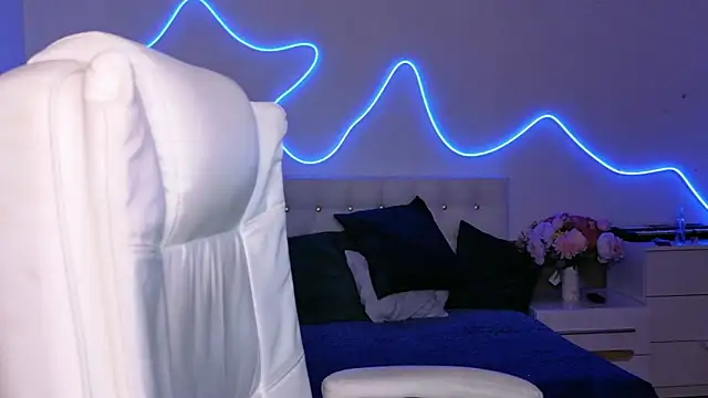 MaddiePerez online show from June 4, 4:13 pm