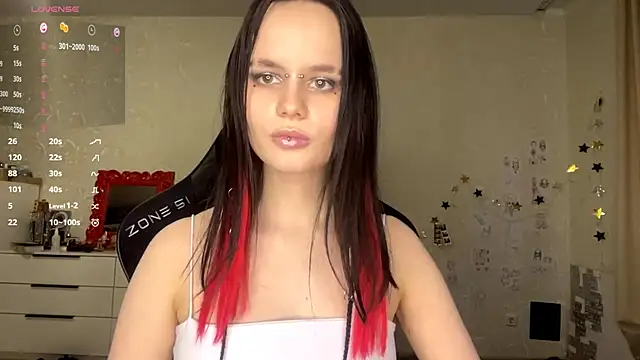 Snapshot of Tailor_Kayka chatting on May 11, 2:45 pm Tailor Kayka online show from May 11, 2:45 pm