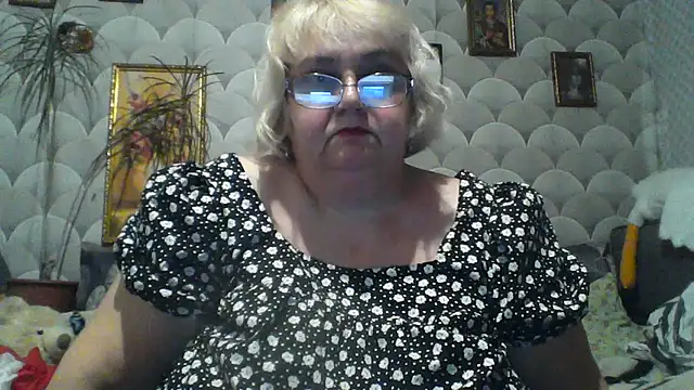 MarinaFarina53 online show from May 25, 6:58 pm