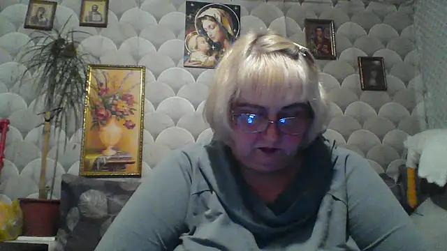 MarinaFarina53 online show from May 27, 9:01 pm