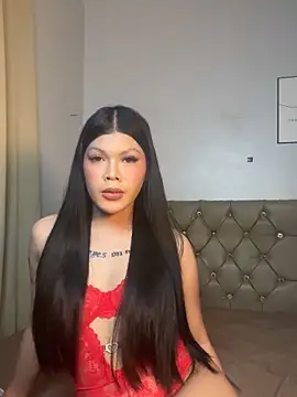Snapshot of DanikaLovve chatting on May 8, 12:32 pm DanikaLovve online show from May 8, 12:32 pm