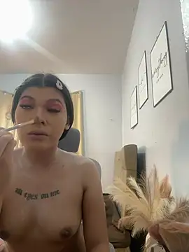 Snapshot of DanikaLovve chatting on May 24, 3:17 pm DanikaLovve online show from May 24, 3:17 pm