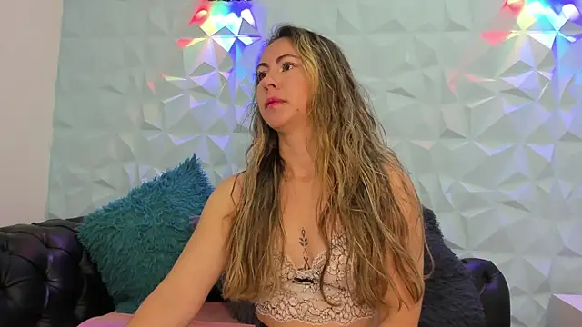 Snapshot of lindsay_cg chatting on May 18, 12:55 pm lindsay cg online show from May 18, 12:55 pm