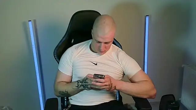 Snapshot of Bigbaald chatting on May 8, 7:30 pm Bigbaald online show from May 8, 7:30 pm