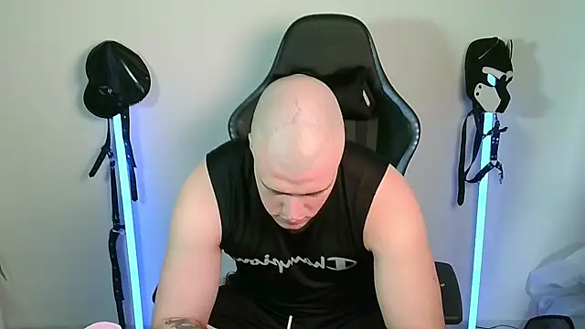 Snapshot of Bigbaald chatting on May 21, 8:10 am Bigbaald online show from May 21, 8:10 am