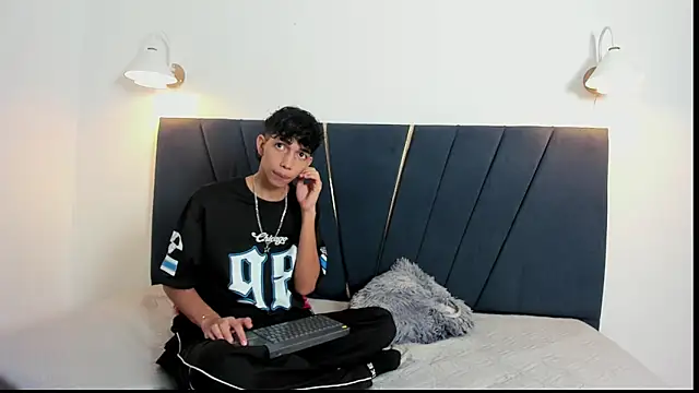 ero boy40 online show from May 17, 3:15 am