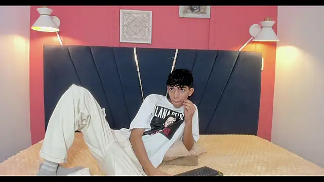 ero boy40 online show from May 29, 3:26 am