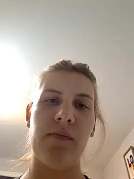 mooniekiss online show from May 21, 7:32 pm
