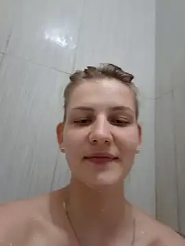 mooniekiss online show from May 27, 8:50 pm