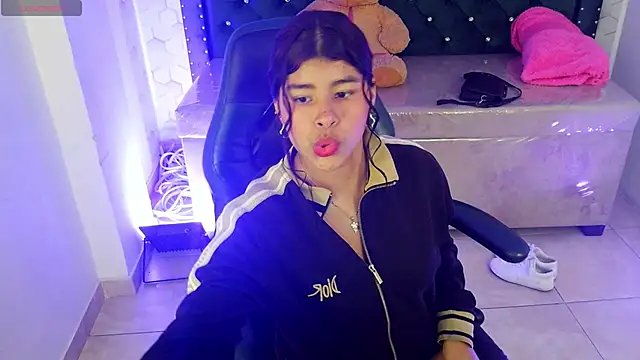 Snapshot of Mia_kittie_m chatting on May 9, 8:47 pm Mia kittie m online show from May 9, 8:47 pm