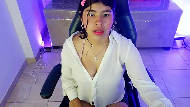 Snapshot of Mia_kittie_m chatting on May 21, 6:04 pm Mia kittie m online show from May 21, 6:04 pm