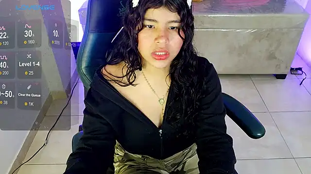 Snapshot of Mia_kittie_m chatting on May 25, 7:31 pm Mia kittie m online show from May 25, 7:31 pm