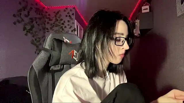 NightFoxxx online show from May 15, 2:02 pm
