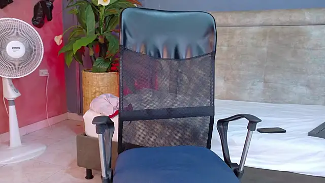 criss hardcock  online show from May 22, 1:28 pm
