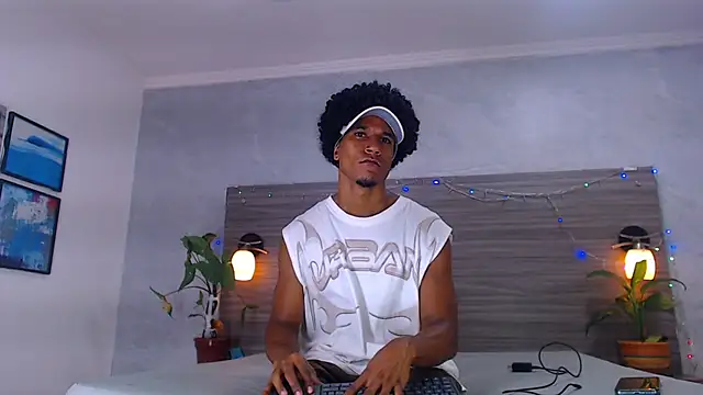 Dilan Hall online show from May 28, 3:53 pm