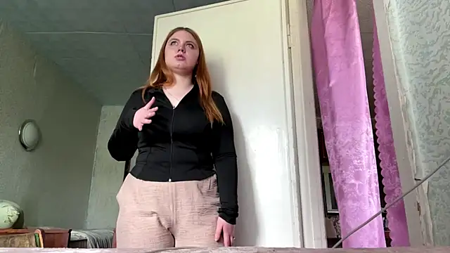 Snapshot of Violette_Iguina chatting on May 13, 8:34 am Violette Iguina online show from May 13, 8:34 am