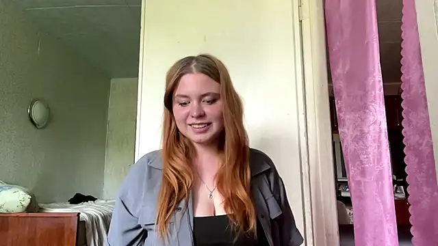 Snapshot of Violette_Iguina chatting on May 19, 8:42 am Violette Iguina online show from May 19, 8:42 am