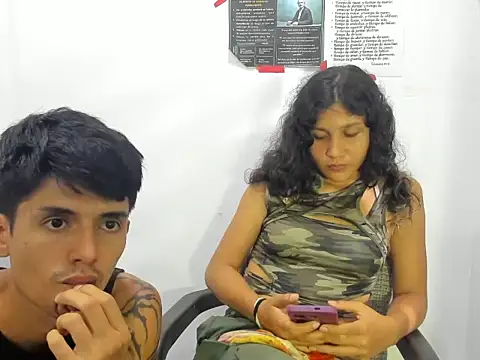 Snapshot of Motasandcalis chatting on May 7, 11:43 pm Motasandcalis online show from May 7, 11:43 pm