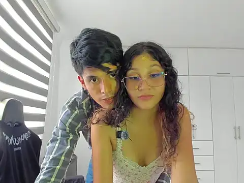 Snapshot of Motasandcalis chatting on May 12, 9:01 pm Motasandcalis online show from May 12, 9:01 pm