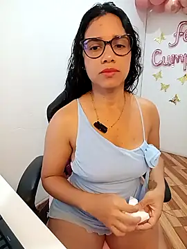 Snapshot of alanahot94 chatting on May 10, 3:01 am alanahot94 online show from May 10, 3:01 am