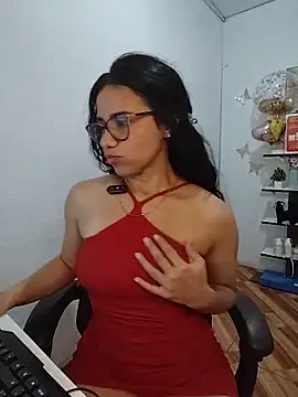 Snapshot of alanahot94 chatting on May 24, 12:26 am alanahot94 online show from May 24, 12:26 am