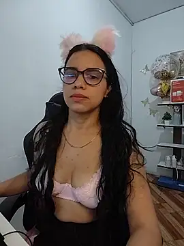 Snapshot of alanahot94 chatting on May 26, 1:01 am alanahot94 online show from May 26, 1:01 am