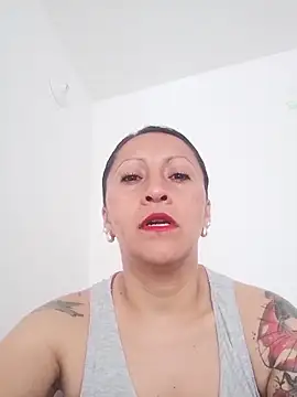 Snapshot of Vely_ chatting on May 21, 8:49 pm Vely online show from May 21, 8:49 pm