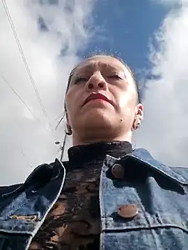 Snapshot of Vely_ chatting on May 26, 8:16 pm Vely online show from May 26, 8:16 pm
