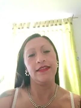 Snapshot of Vely_ chatting on May 29, 7:56 pm Vely online show from May 29, 7:56 pm