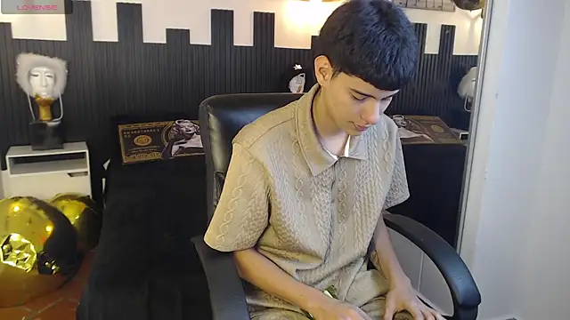 Snapshot of mateo_daza chatting on May 21, 7:21 pm mateo daza online show from May 21, 7:21 pm