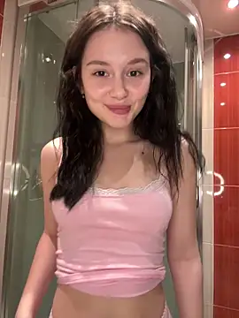 Snapshot of EvaHearts chatting on May 16, 11:14 pm EvaHearts online show from May 16, 11:14 pm