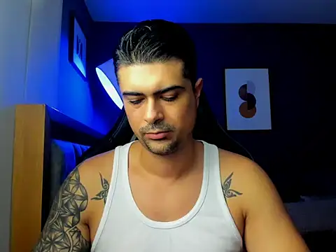 Snapshot of ZEI-001 chatting on May 12, 1:36 am ZEI-001 online show from May 12, 1:36 am