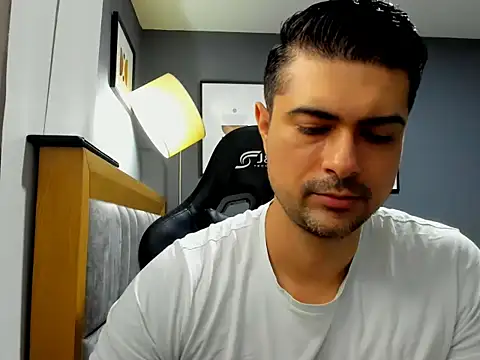 Snapshot of ZEI-001 chatting on May 19, 2:18 am ZEI-001 online show from May 19, 2:18 am