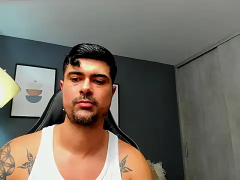 Snapshot of ZEI-001 chatting on May 23, 1:22 am ZEI-001 online show from May 23, 1:22 am