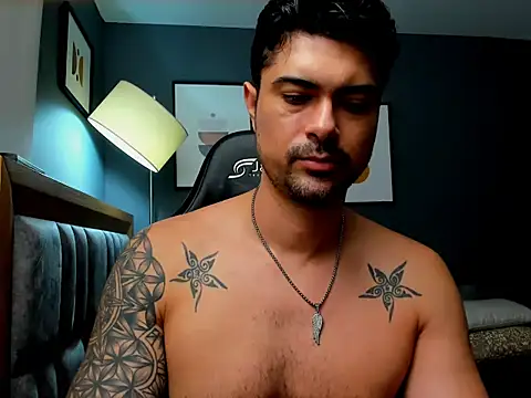 Snapshot of ZEI-001 chatting on May 25, 3:23 am ZEI-001 online show from May 25, 3:23 am