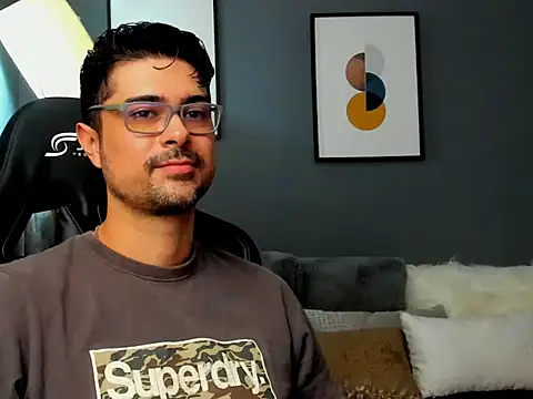 Snapshot of ZEI-001 chatting on May 27, 1:57 am ZEI-001 online show from May 27, 1:57 am