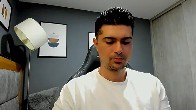 Snapshot of ZEI-001 chatting on June 26, 1:21 am ZEI-001 online show from June 26, 1:21 am