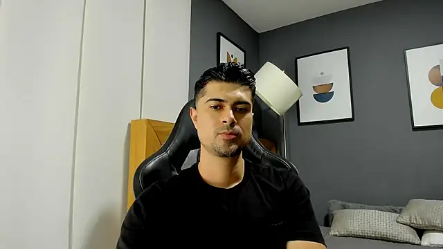 Snapshot of ZEI-001 chatting on June 27, 1:21 am ZEI-001 online show from June 27, 1:21 am