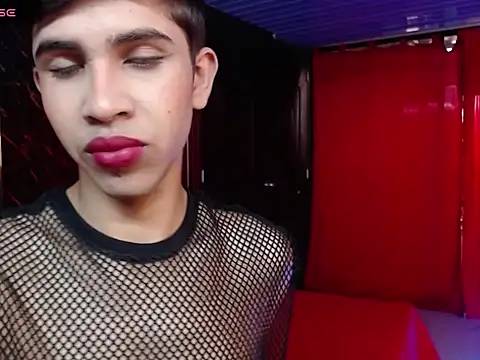Snapshot of joshua_saenz_ chatting on May 28, 7:33 pm joshua saenz online show from May 28, 7:33 pm